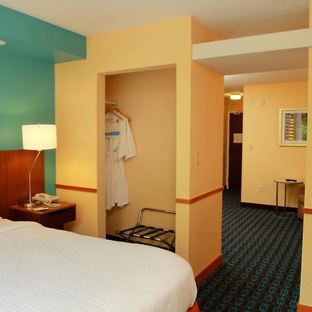 Fairfield Inn & Suites Τράβερς Σίτι Εξωτερικό φωτογραφία