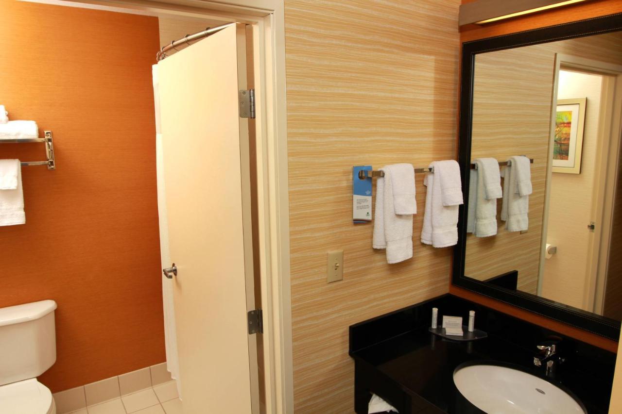 Fairfield Inn & Suites Τράβερς Σίτι Εξωτερικό φωτογραφία
