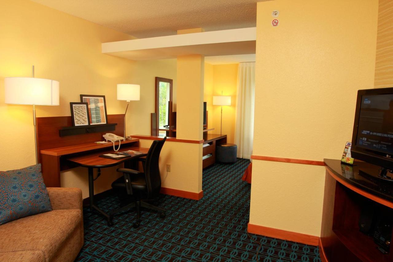 Fairfield Inn & Suites Τράβερς Σίτι Εξωτερικό φωτογραφία