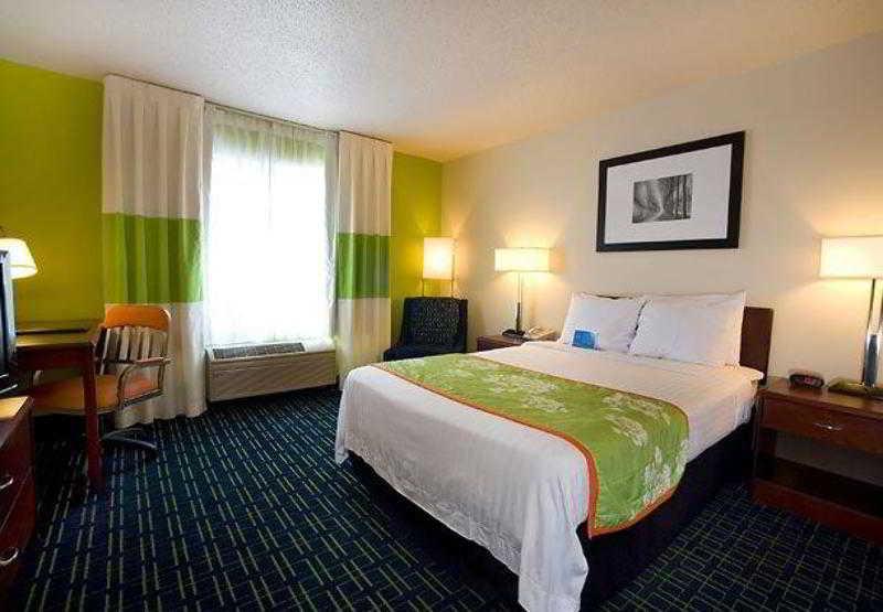 Fairfield Inn & Suites Τράβερς Σίτι Εξωτερικό φωτογραφία