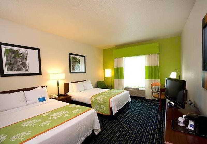 Fairfield Inn & Suites Τράβερς Σίτι Εξωτερικό φωτογραφία