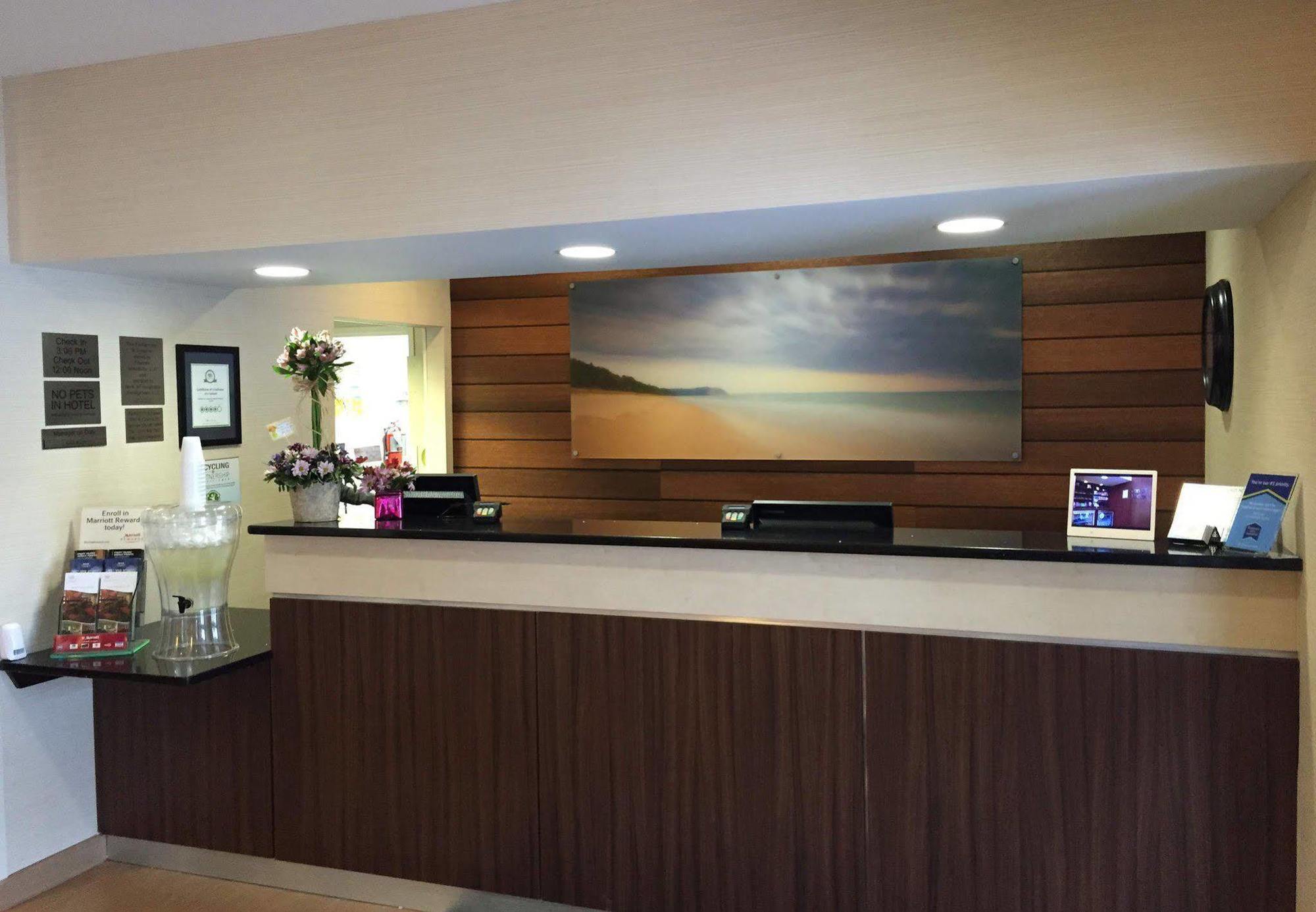Fairfield Inn & Suites Τράβερς Σίτι Εξωτερικό φωτογραφία