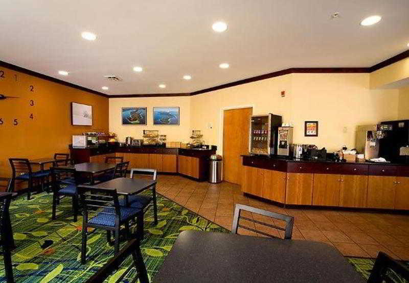 Fairfield Inn & Suites Τράβερς Σίτι Εξωτερικό φωτογραφία